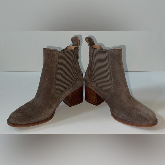 UGG FAYE CHELSEA SUEDE BOOTIE IN MYSTERIOUS BROWN SIZE 8 - Picture 5 of 10